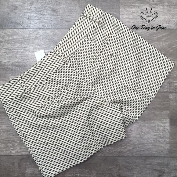 Loft Textured Flat Front Shorts Size 6 - Picture 7 of 7